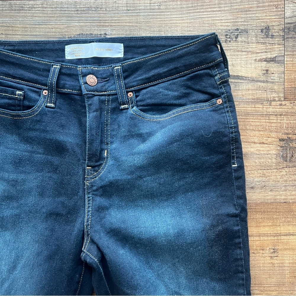Signature Levi Strauss Gold Womens Mid Rise Skinny Dark Wash Jeans Size 10 Short - Picture 2 of 11